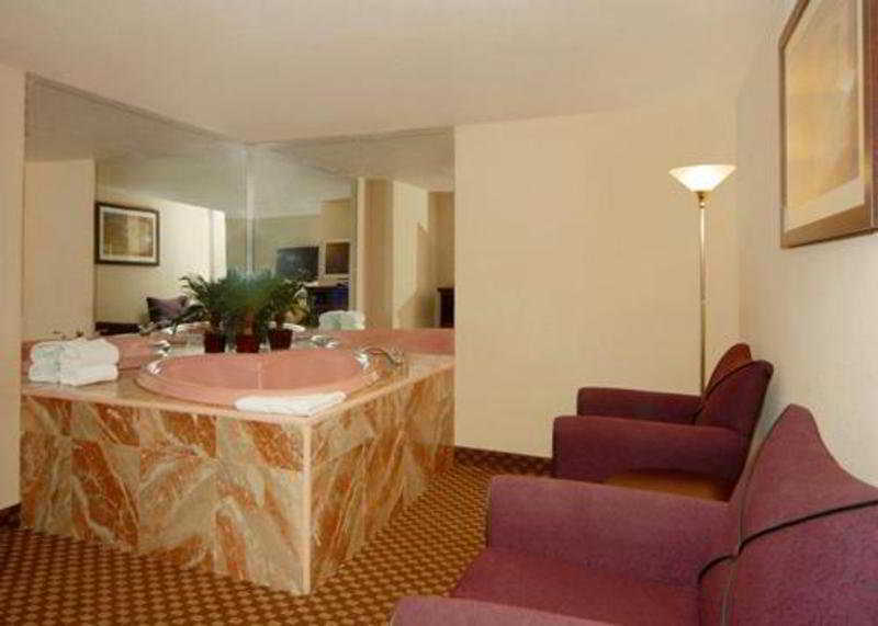 Quality Inn & Suites Tallahassee Exterior foto